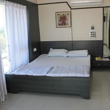 Hotel Apple Inn 阿穆达巴 外观 照片